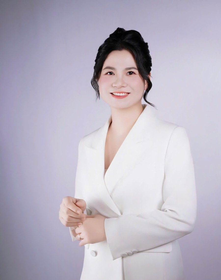 Chị Hoàng Thu Hà